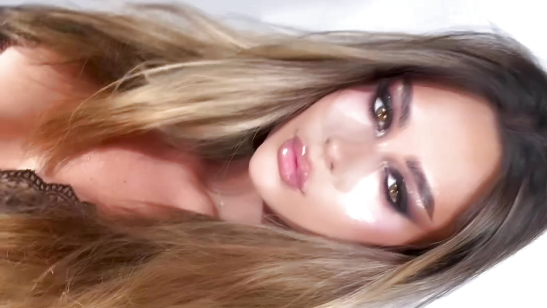 Vibe speaks louder than words 🎈 - فيديو من YasmineShaw موديل الكام