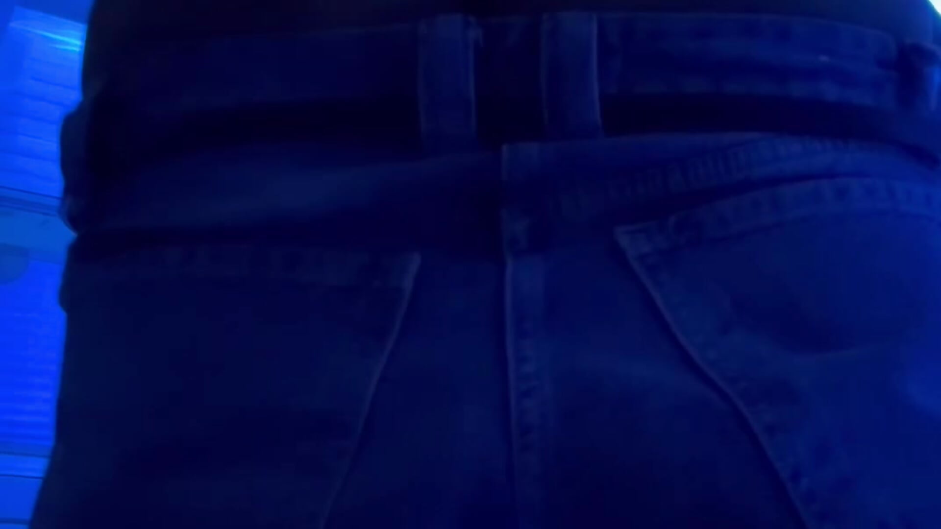 Blue Jeans, Warm Glow - فيديو من YasmineShaw موديل الكام