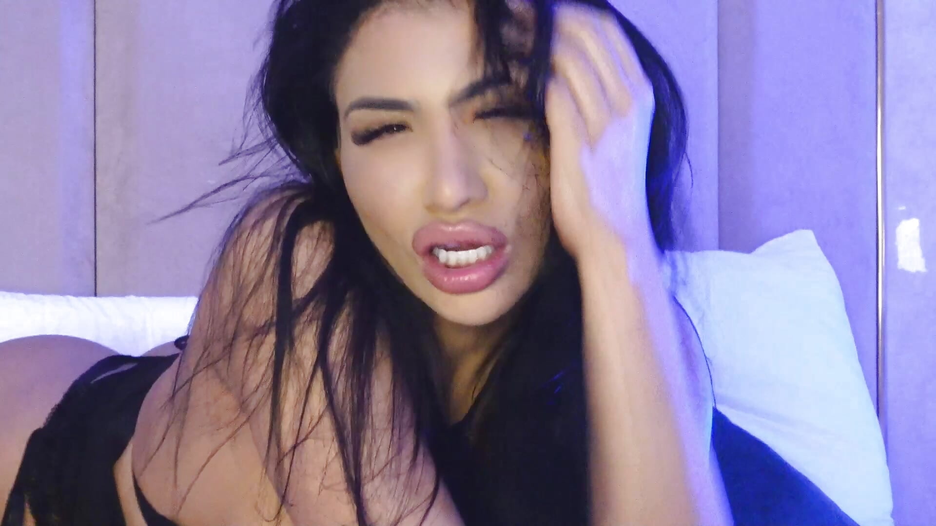 Teasing doggy - video by Denise_Taylor cam model