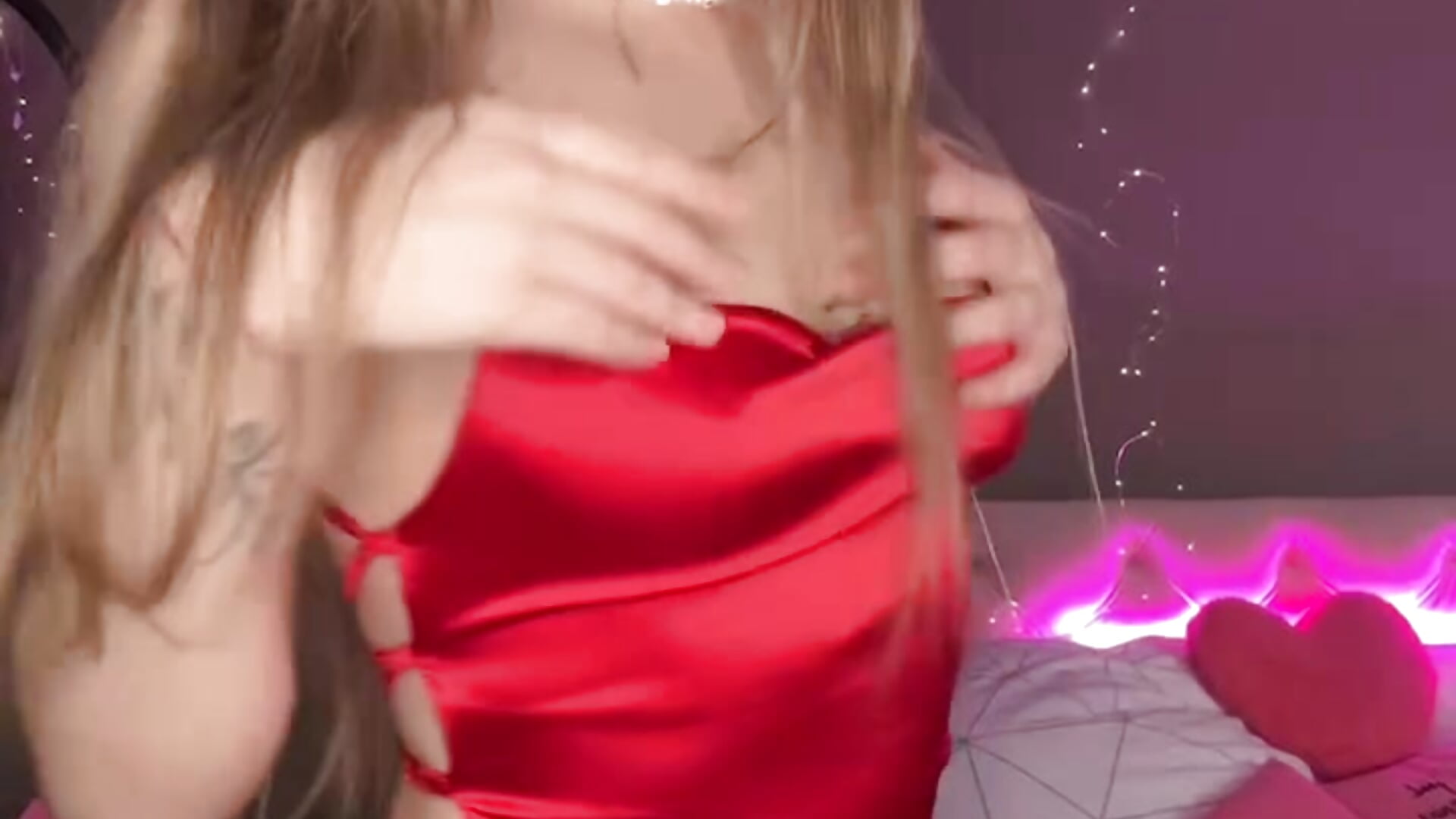 Should we go on a date?💕 - video oleh jenn_soucek kamera model