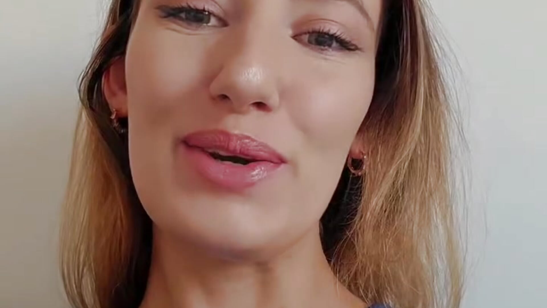 I'm back 2/2 - video by Luxymin34 cam model