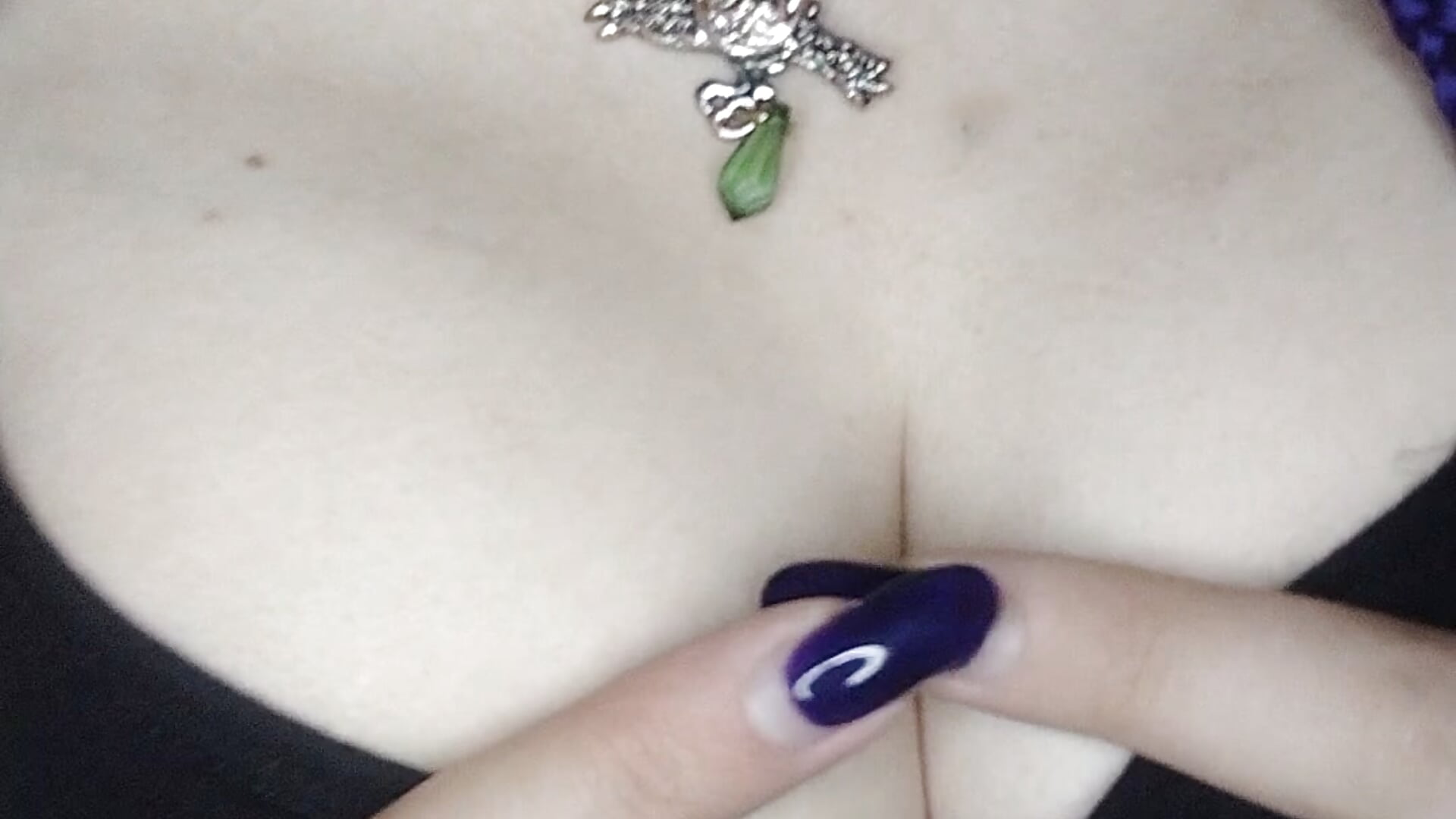 💜 - vidéo du modèle de showcams ErikysM