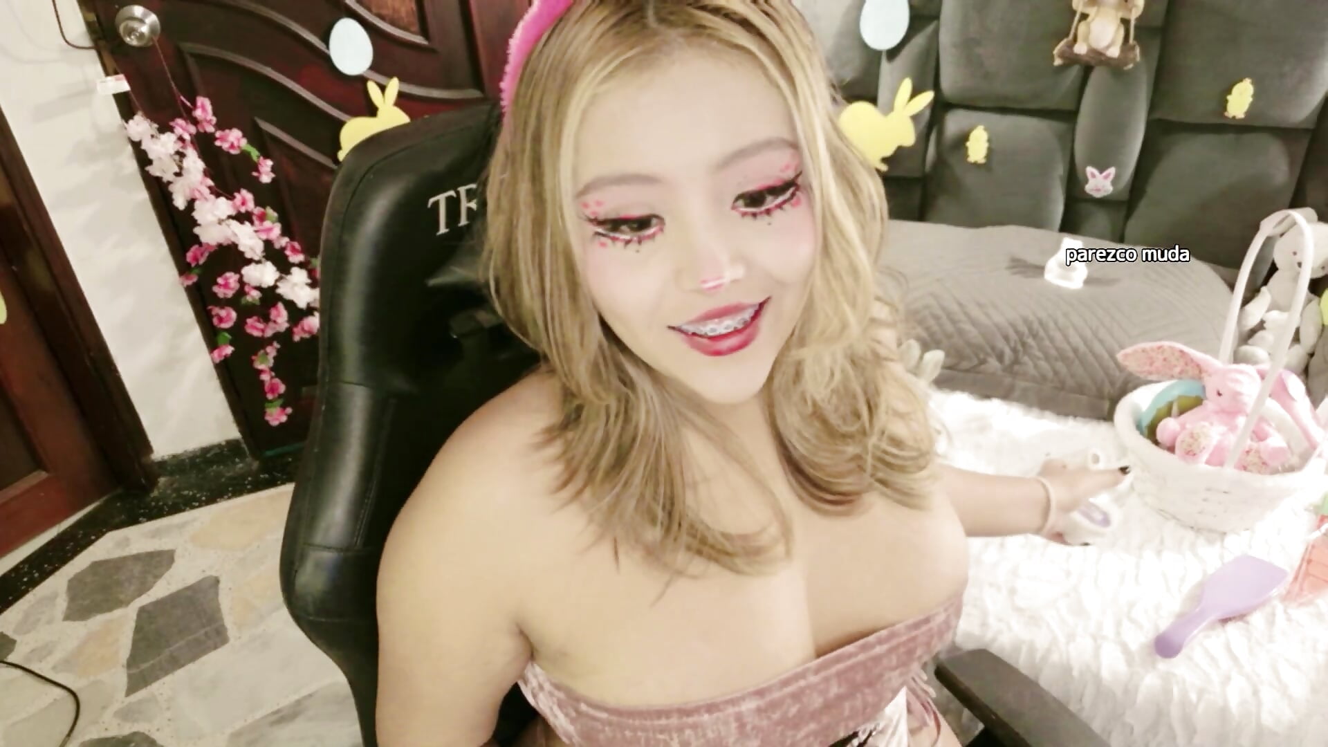 happy Easter 🐇🐣🎈 - vídeo de la modelo de cam Teen_sofia_