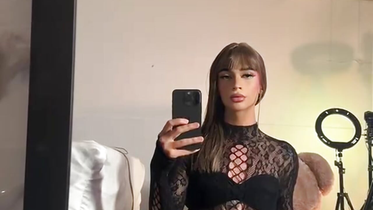 Kiss My lips - Dani_Sweet_Ts adlı kamera modelinin videosu