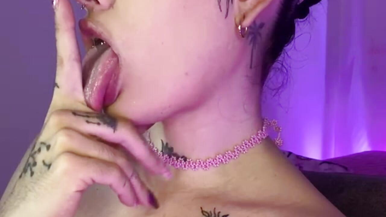 SUCK FINGERS🥵🖖