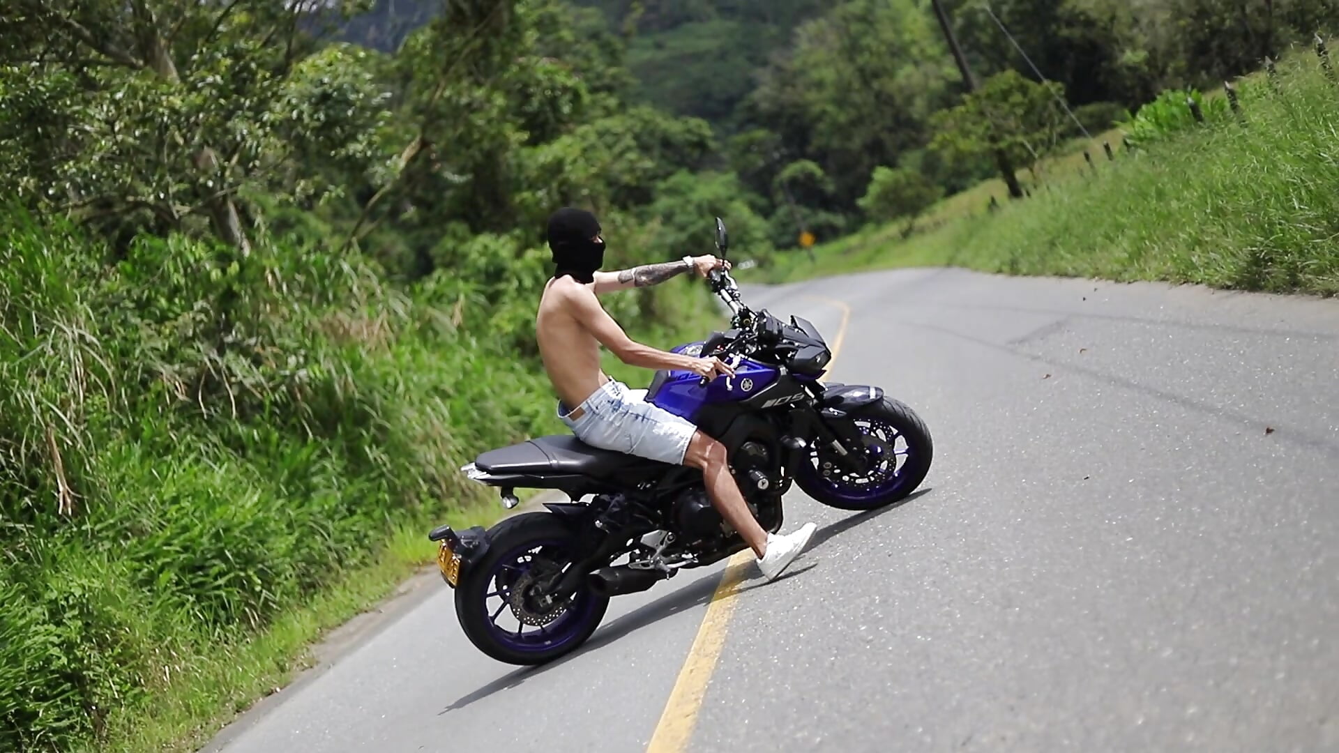 Under Style - video by Dyyllann cam model