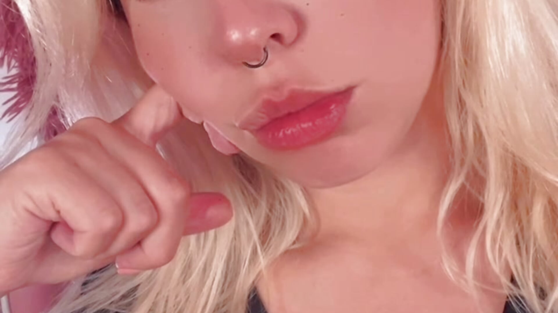 😳 - video by Dahlia__espresso cam model