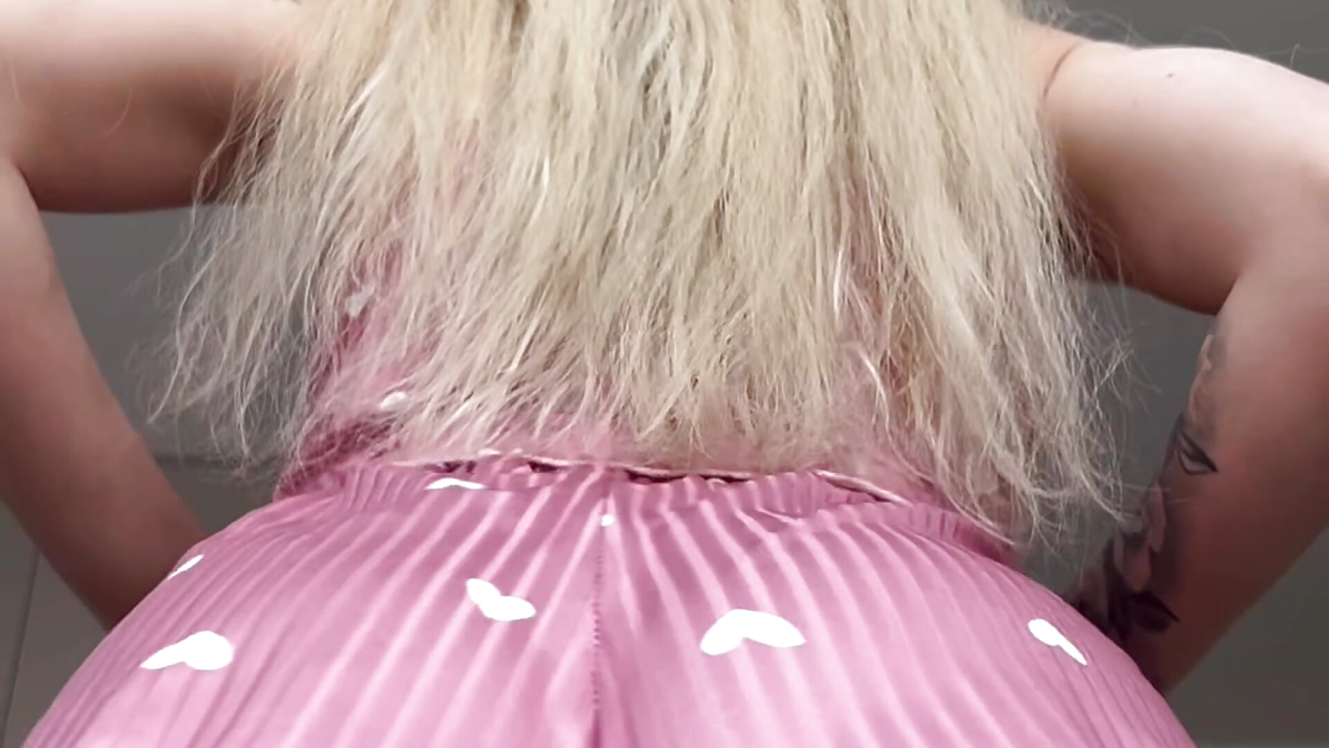 Let your mind wander — I’m making the camera blush💕 - video by LoveLuna_ cam model