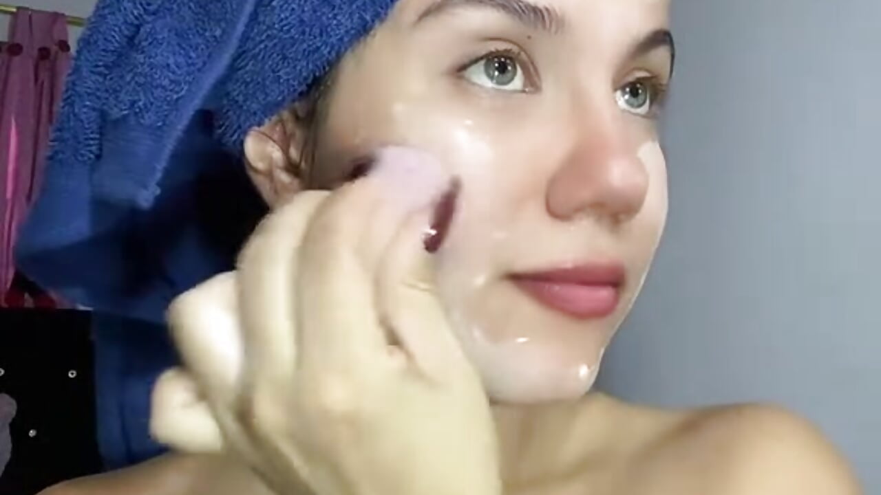 GRWM ❤ - video by MelaniieRoux cam model