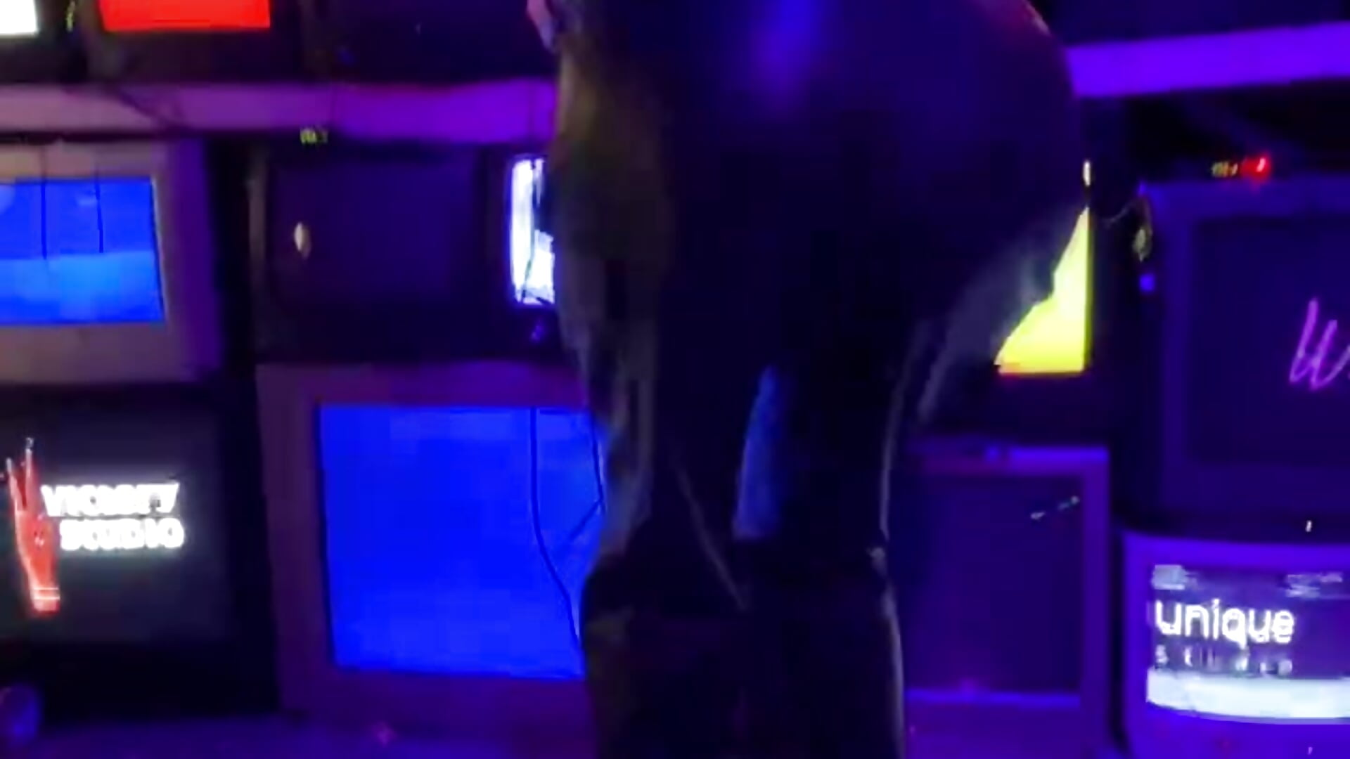 😈