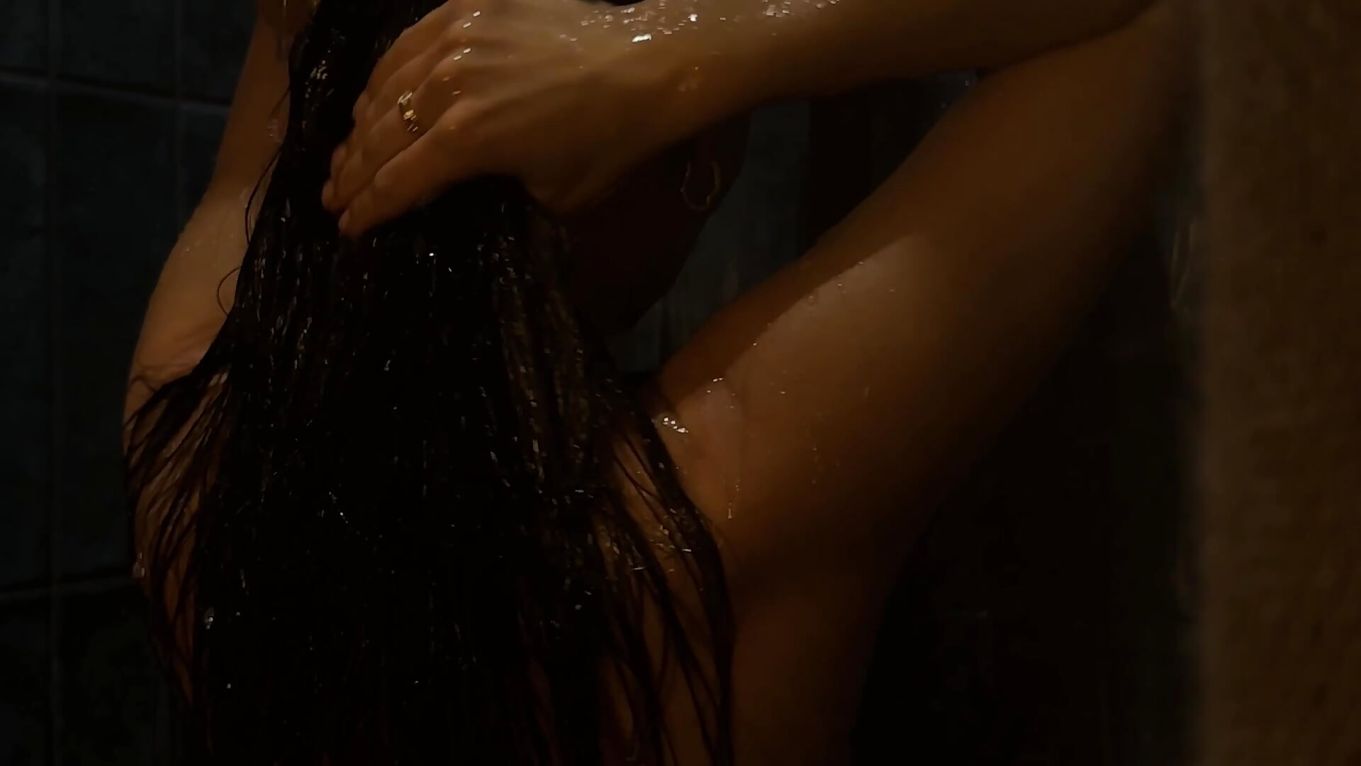 Taking a shower - video by Ralli26 cam model