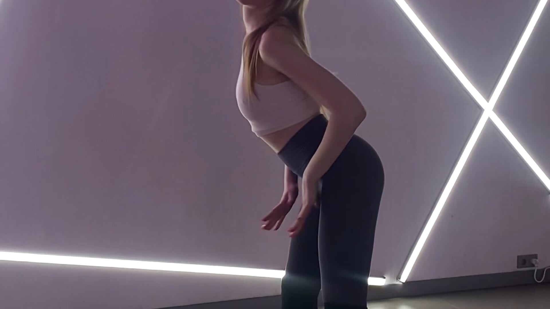 dancing－カメラキャストのPollyAgataの動画