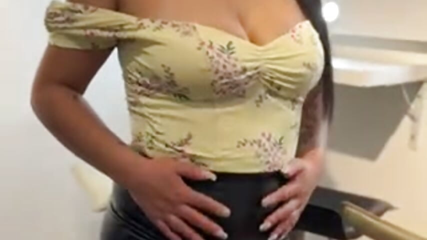 Horny Keira 💦😈🍑🍆