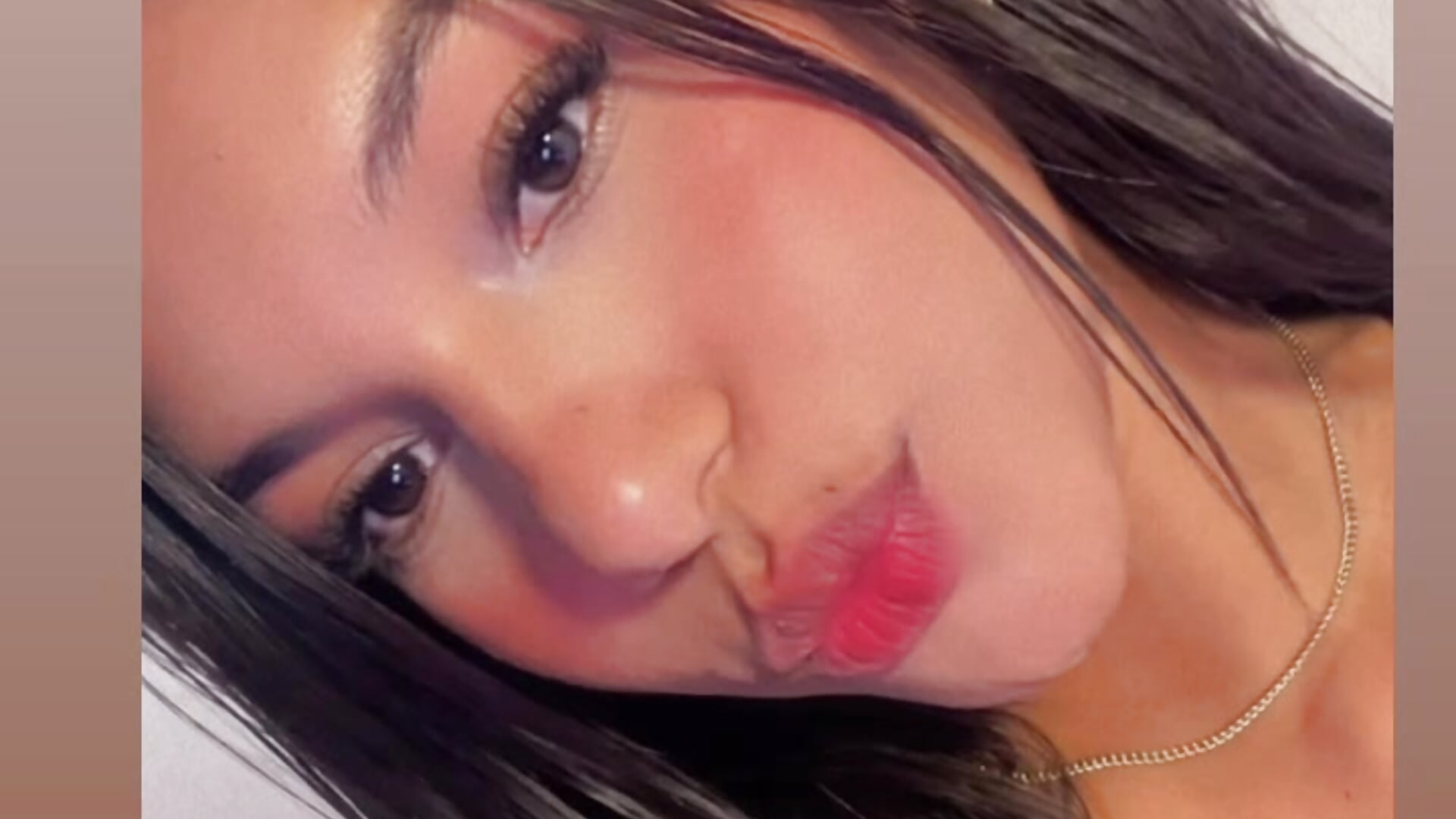 Are you ready for a wild night with your favorite girl? 💋💄 - فيديو من kharelys_777 موديل الكام