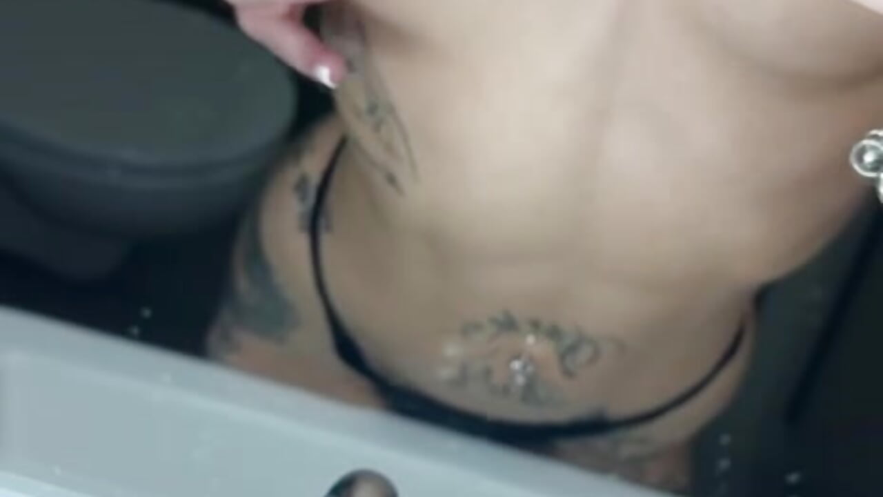 Go to shower with me❤ - video by Lizzy_Song cam model