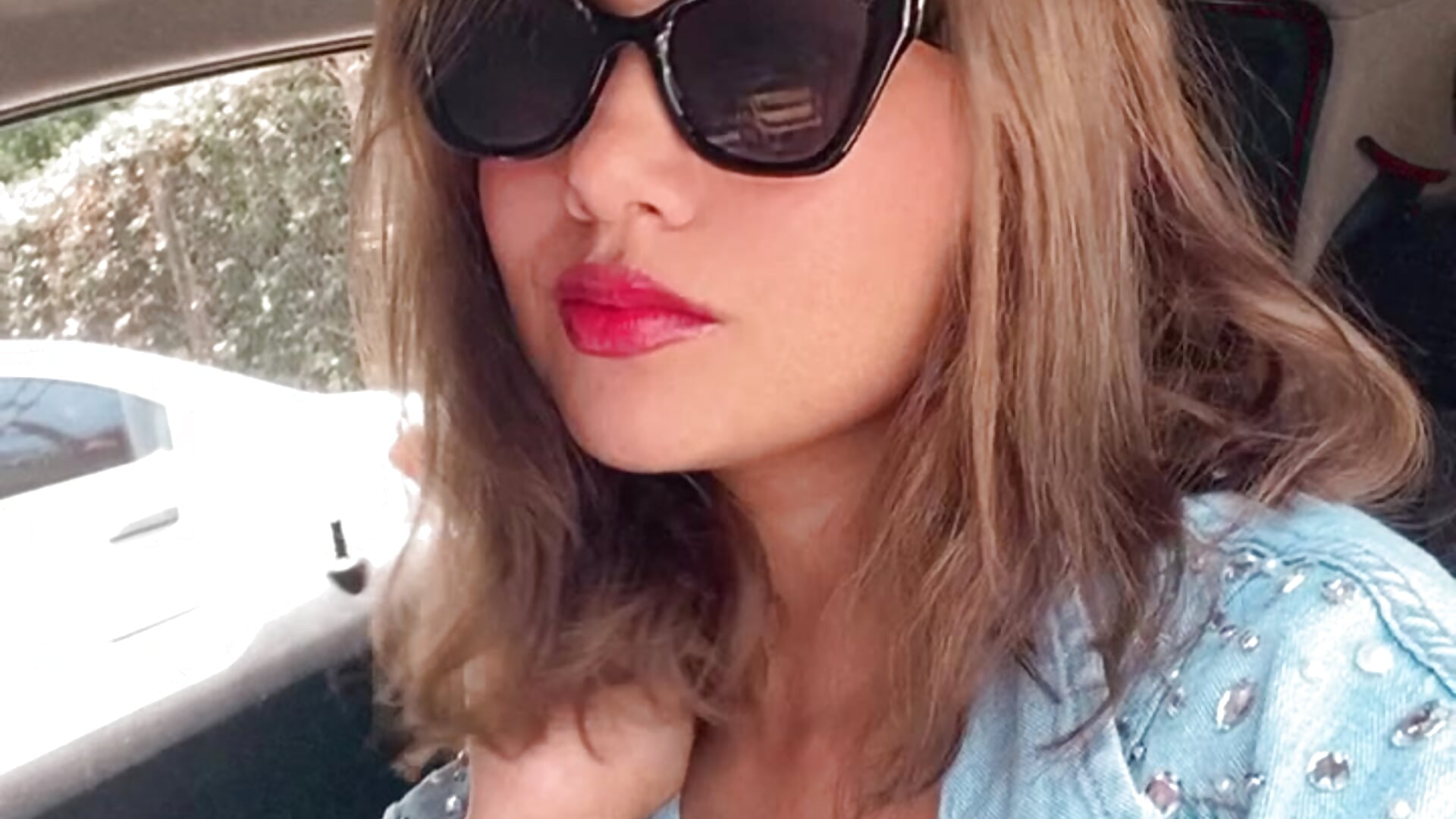 Holi - video by amanda-medrano1 cam model