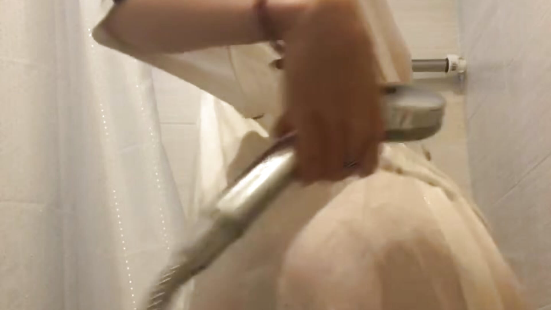 Are you ready for Wet Tshirt contest? - βίντεο μοντέλου Ramona_Johnson