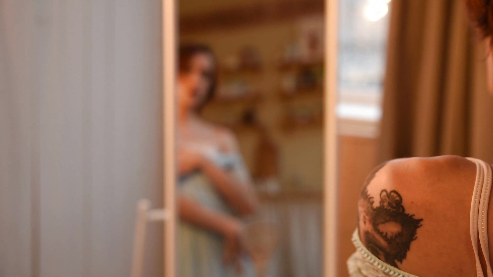 young and beautiful - video by Dearly_kitty cam model