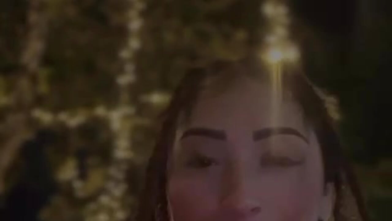 do you like christmas lights? - video by SophieeBrown cam model