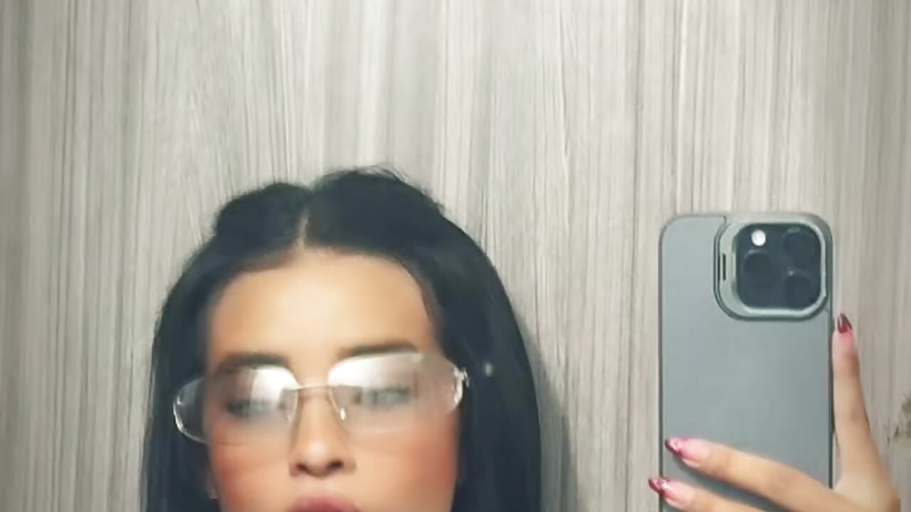 profile-intro-video-1778122537 - vídeo de la modelo de cam Laura_fernandezII
