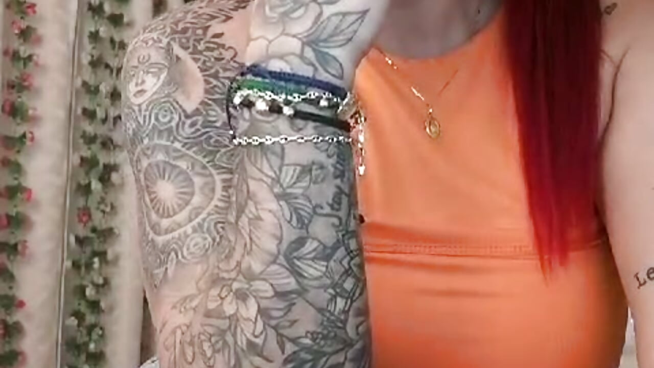 orange sexy - video di KAROL_MILF modella di cam