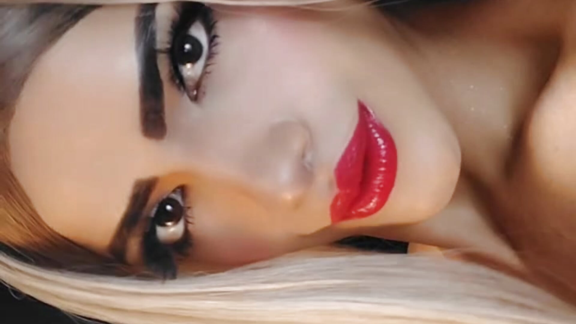 1000235256.mp4 - clip cu georgina_ms model videochat