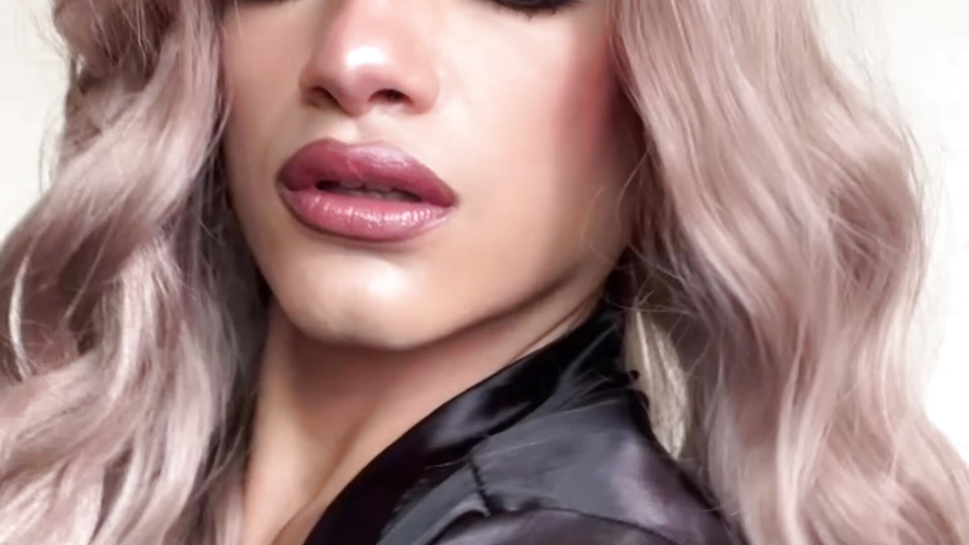 ef0b7cf391e248e195c40bf6c0657788 - clip cu georgina_ms model videochat