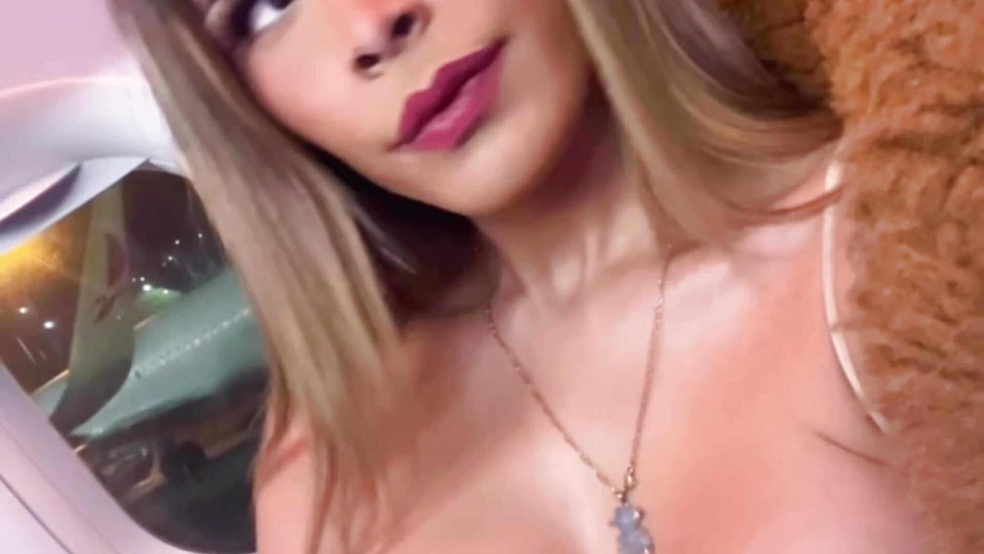 I touched my tits on the plane and the pilot almost saw me. - video by dark_sailent cam model