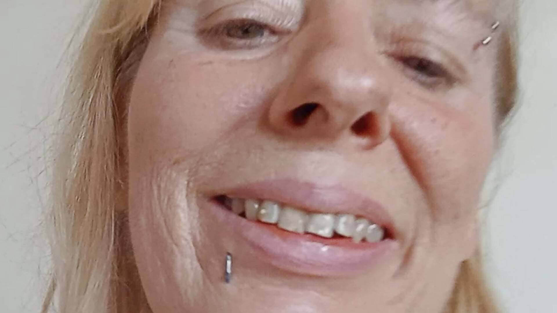 Pircing - video av Ladykiss833 cam model