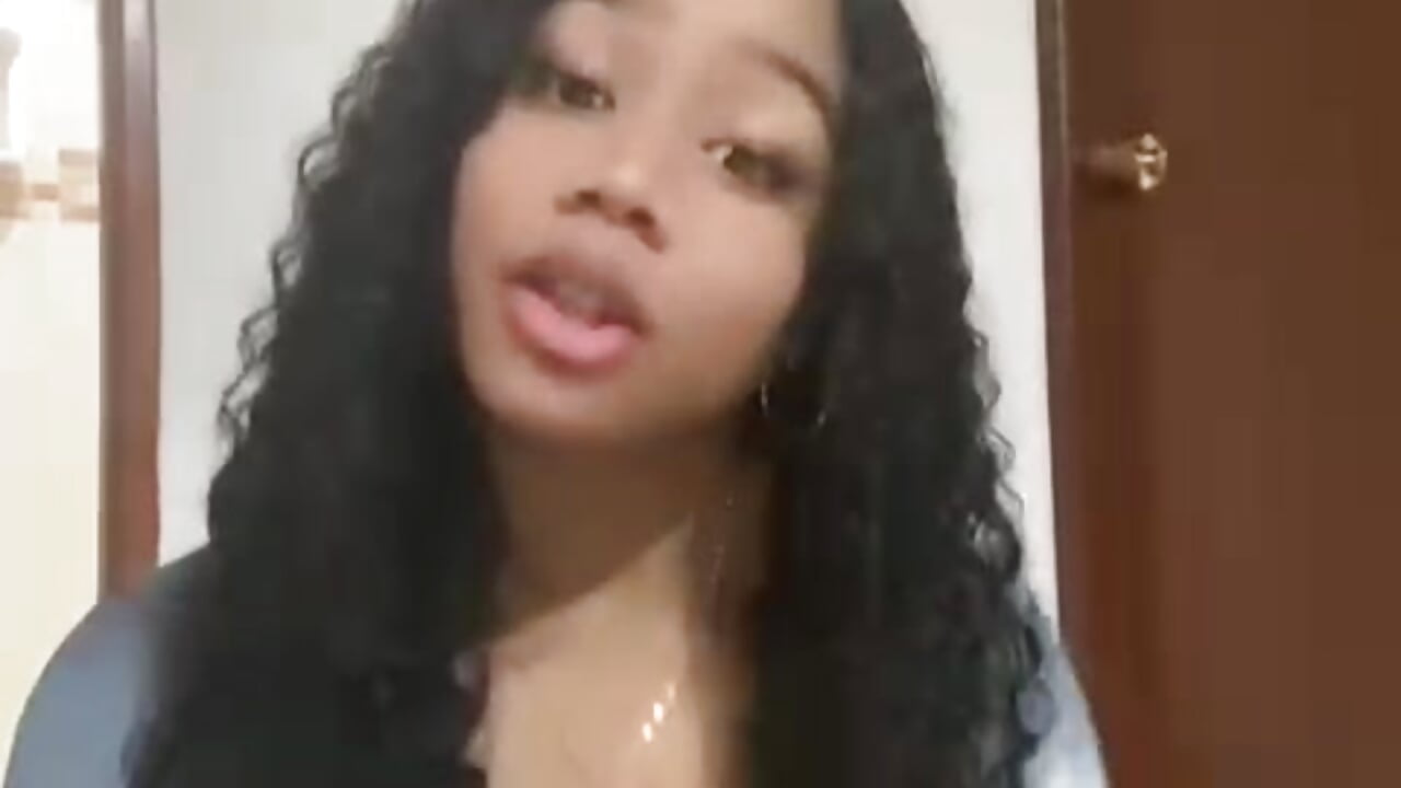 “If I let you into my heart… I won’t let you escape.” - video di Sofi_Fox_ modella di cam