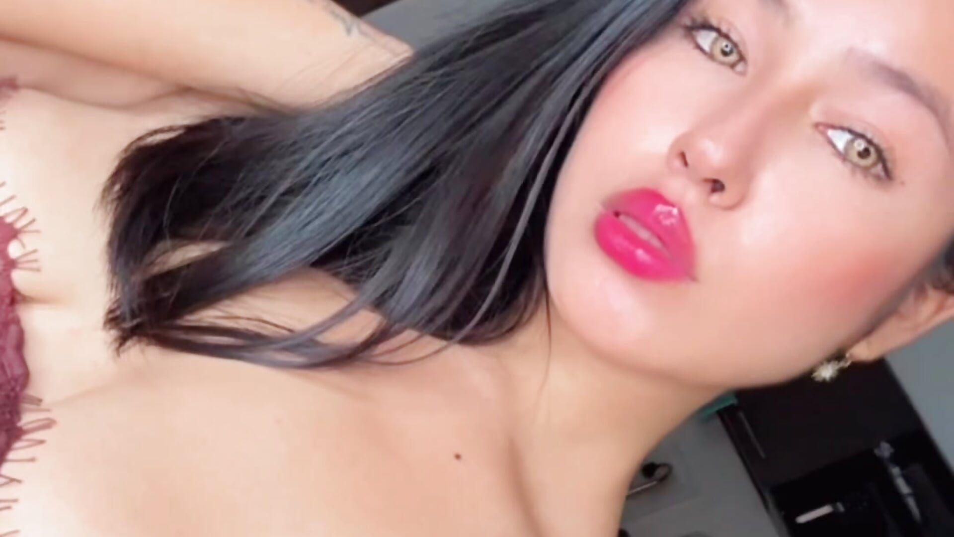 🌸🤭 - video by EmmaRossem cam model
