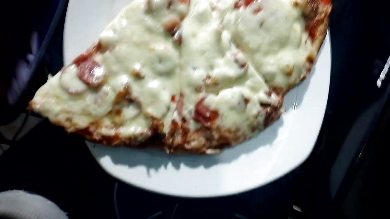 Te gusta la pizza 🍕🍕 - video by CasanovaPatron cam model