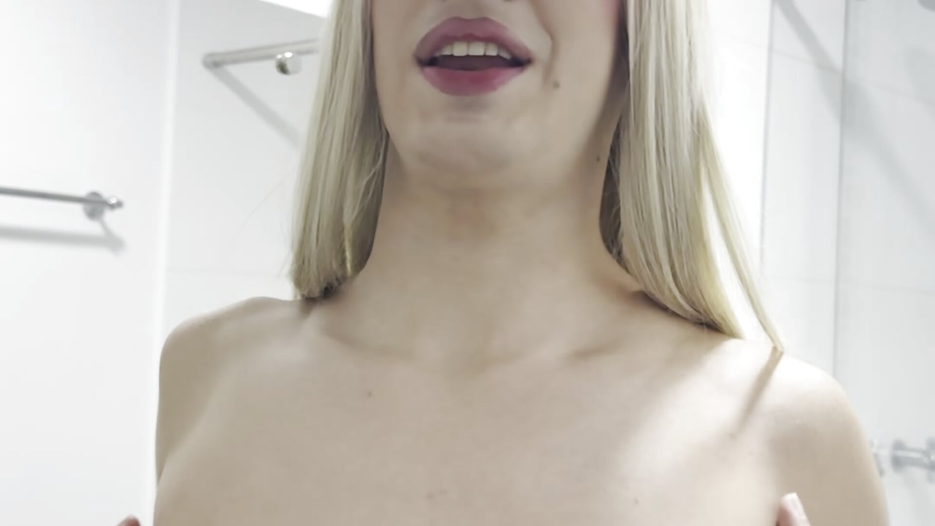 Let's have fun in the bathroom!－カメラキャストのMaxiRogersの動画