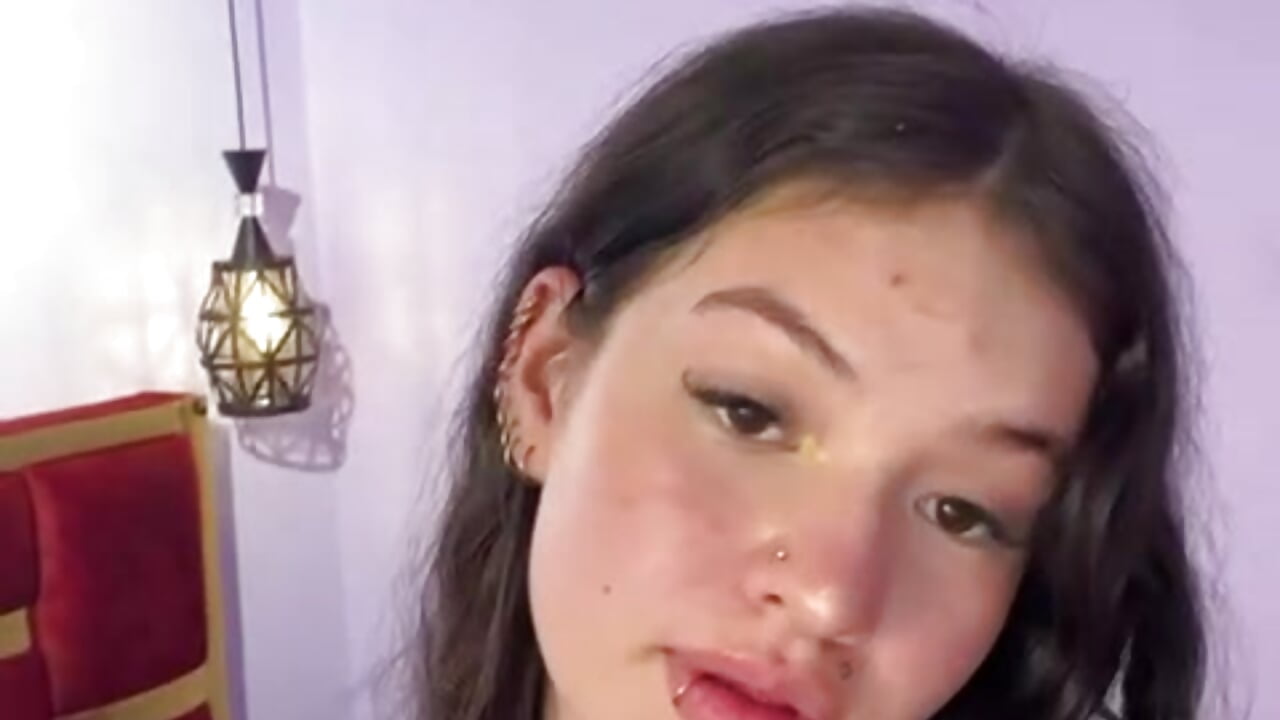 A kiss with love for you.❤️ - video by lilimini032 cam model