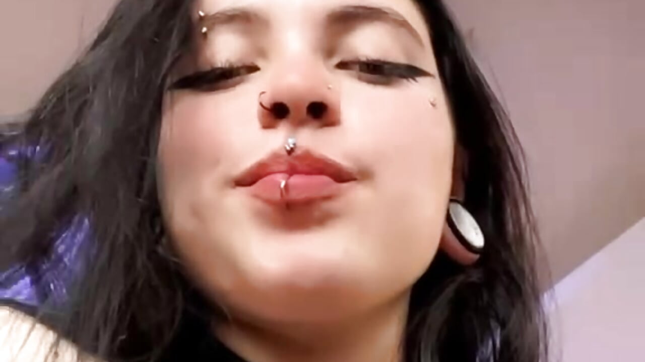 😊  Your favorite alternative girl. 🖤✨ - video by Lucy_Smith2 cam model