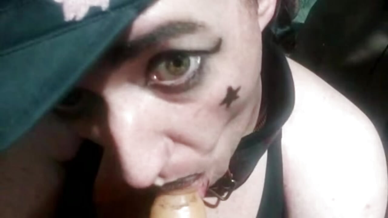 Plugged and playing, moans with excitement - video by Dixie_delight cam model