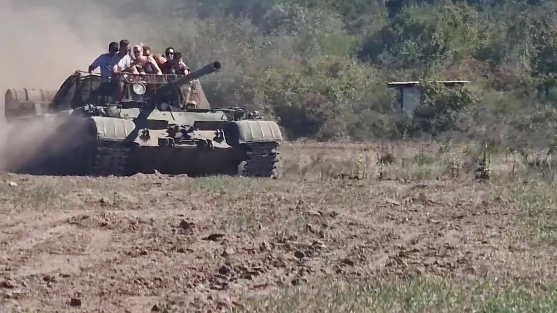 Panzer Rodeo mit Lilly & Stella🔥❤️ - video di OliviaOcean69 modella di cam