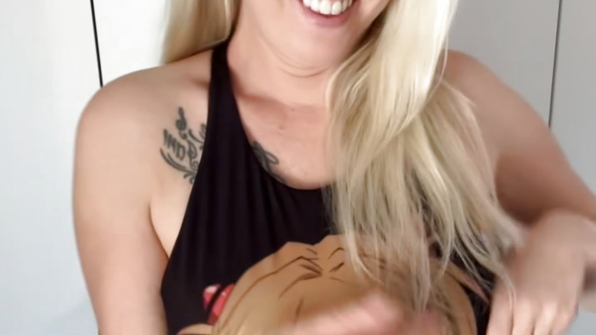 F9DAB648-210A-44A6-8DA0-3AA5B15911D8 - video by _LunaxLia_ cam model