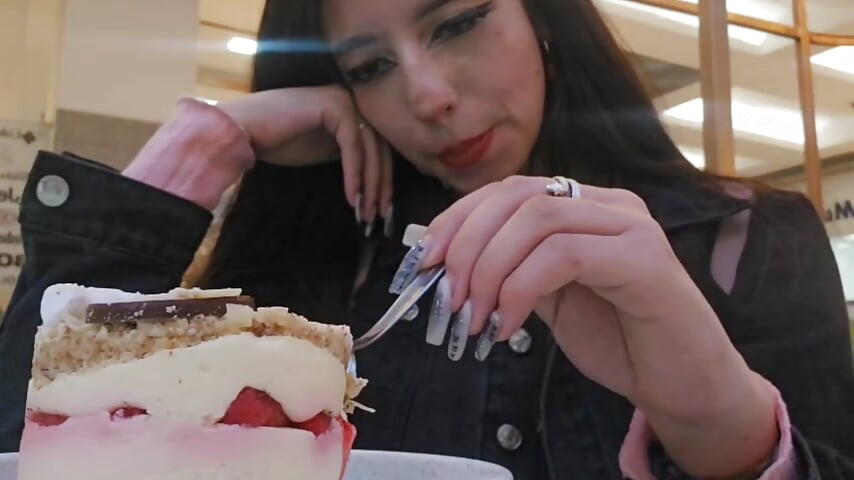 We all have the craving for something sweet ... What is your preferred craving? Apart from my heheh - aisha_bx 캠 모델의 동영상