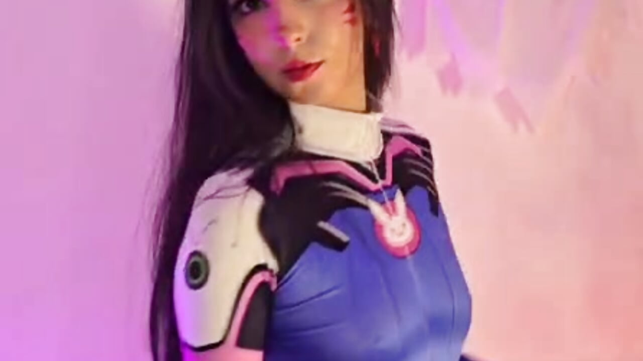 Dare to join my game? Tonight, D.Va doesn’t play fair… 😏🎮✨ - aisha_bx 캠 모델의 동영상