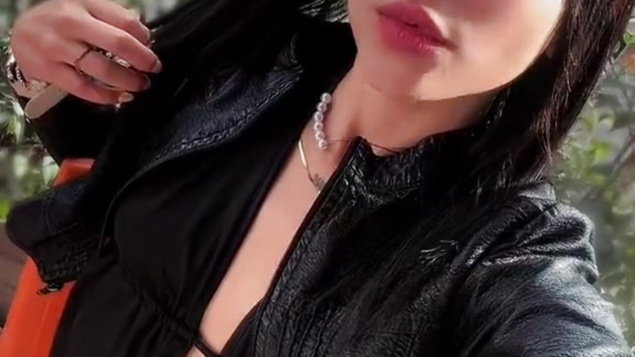 your pretty girl - video by sophie_pariss cam model