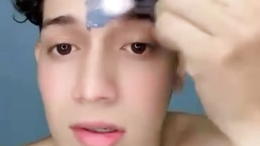 WOULD YOU LIKE ME TO APPLY A MASK    :) - vídeo de la modelo de cam Benjamin_Buster