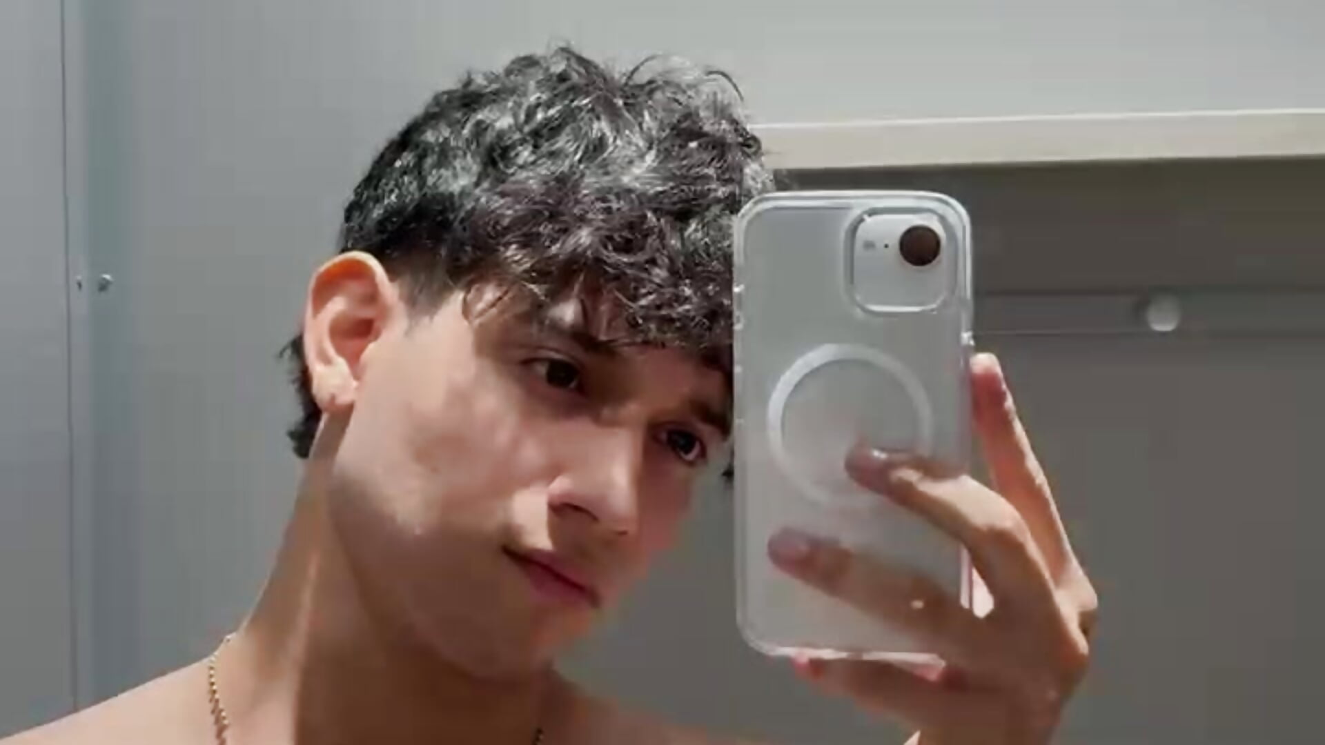 Me at the mirrow - vidéo du modèle de showcams Benjamin_Buster