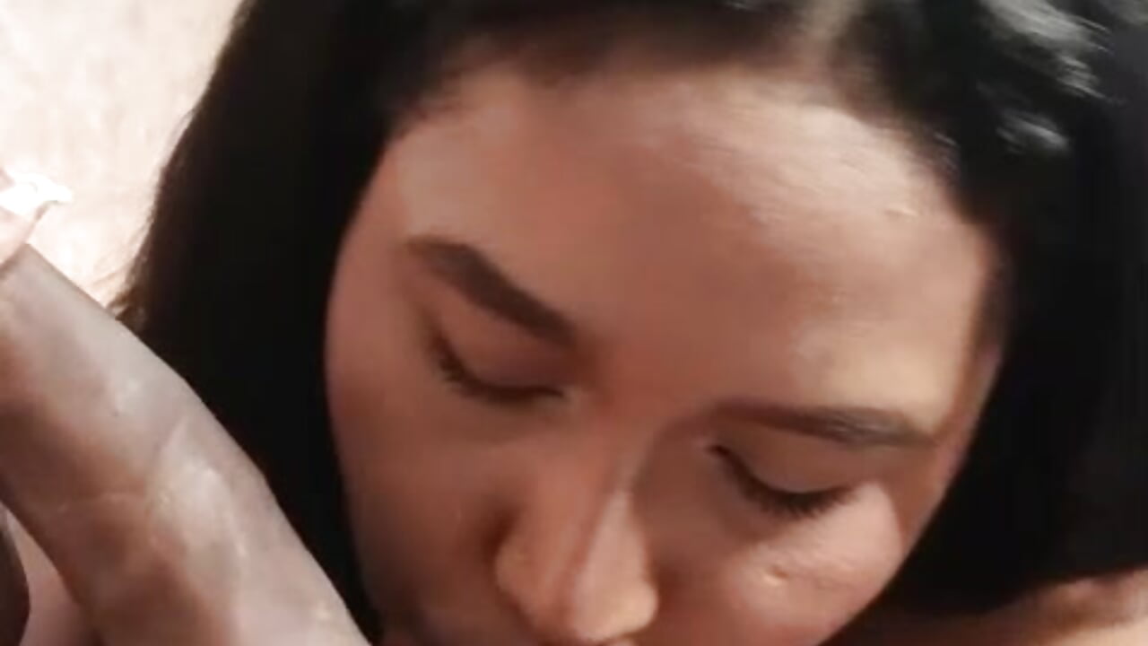 I love to suck your balls 🍒
