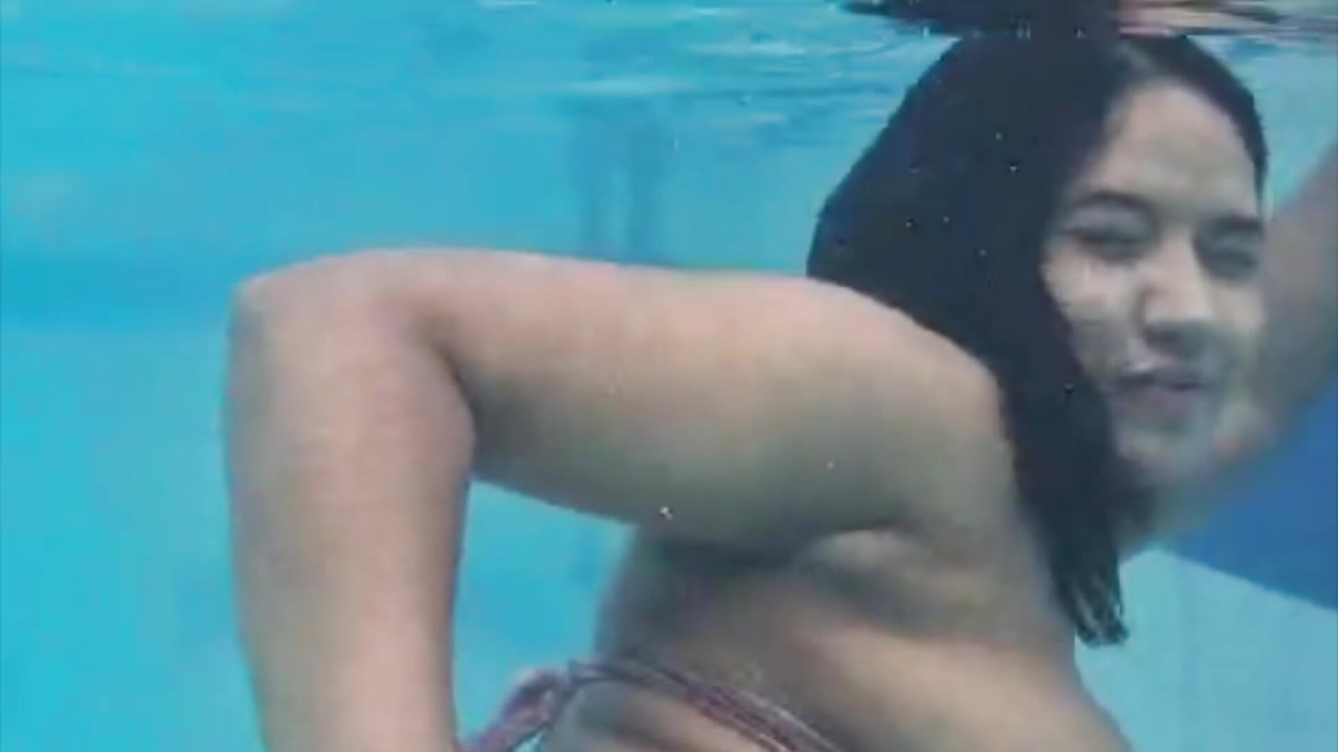 I love to play under water 😈🍑😏 – видео вебкам-модели EvaSpicy_