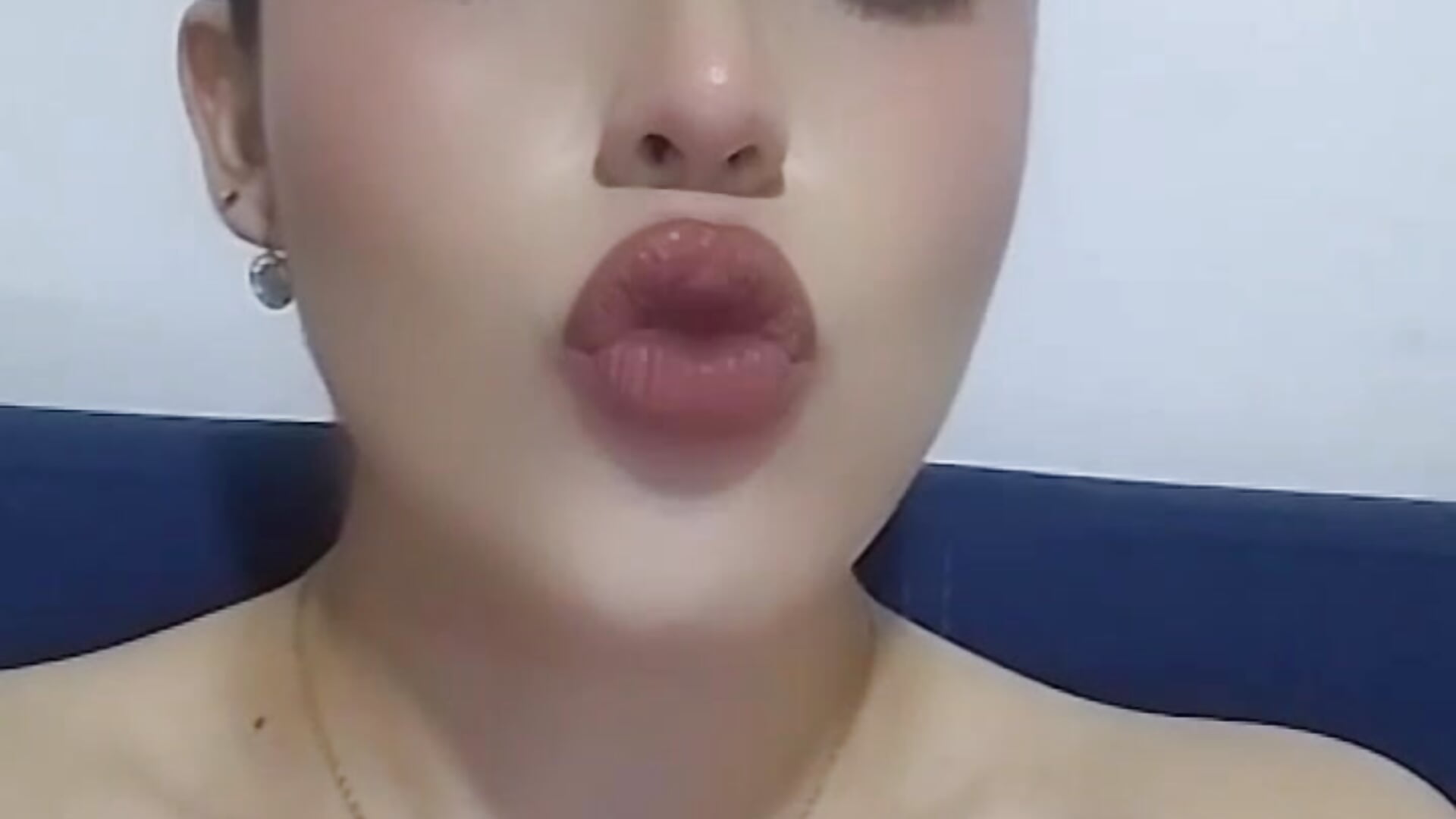 kiss for you - วิดีโอโดย rowssh_smith