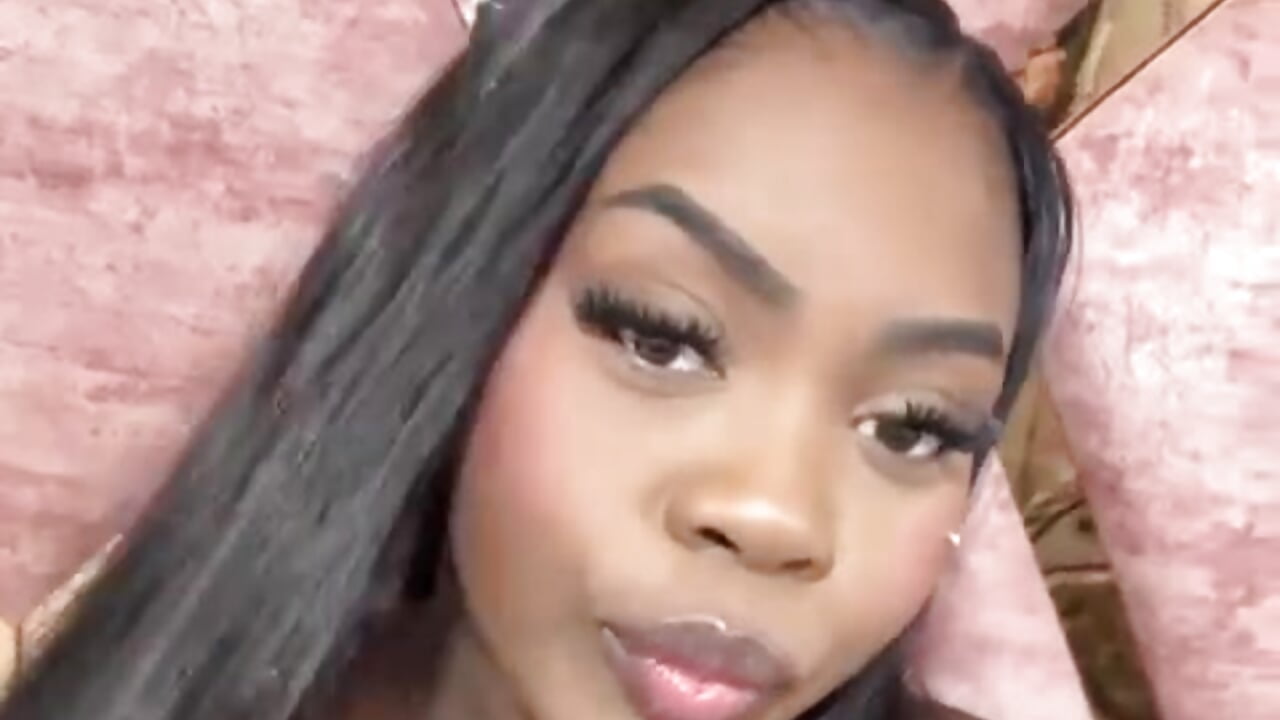 Latina Horny 🔥 - Vídeo de mia_alvares, modelo de vídeos