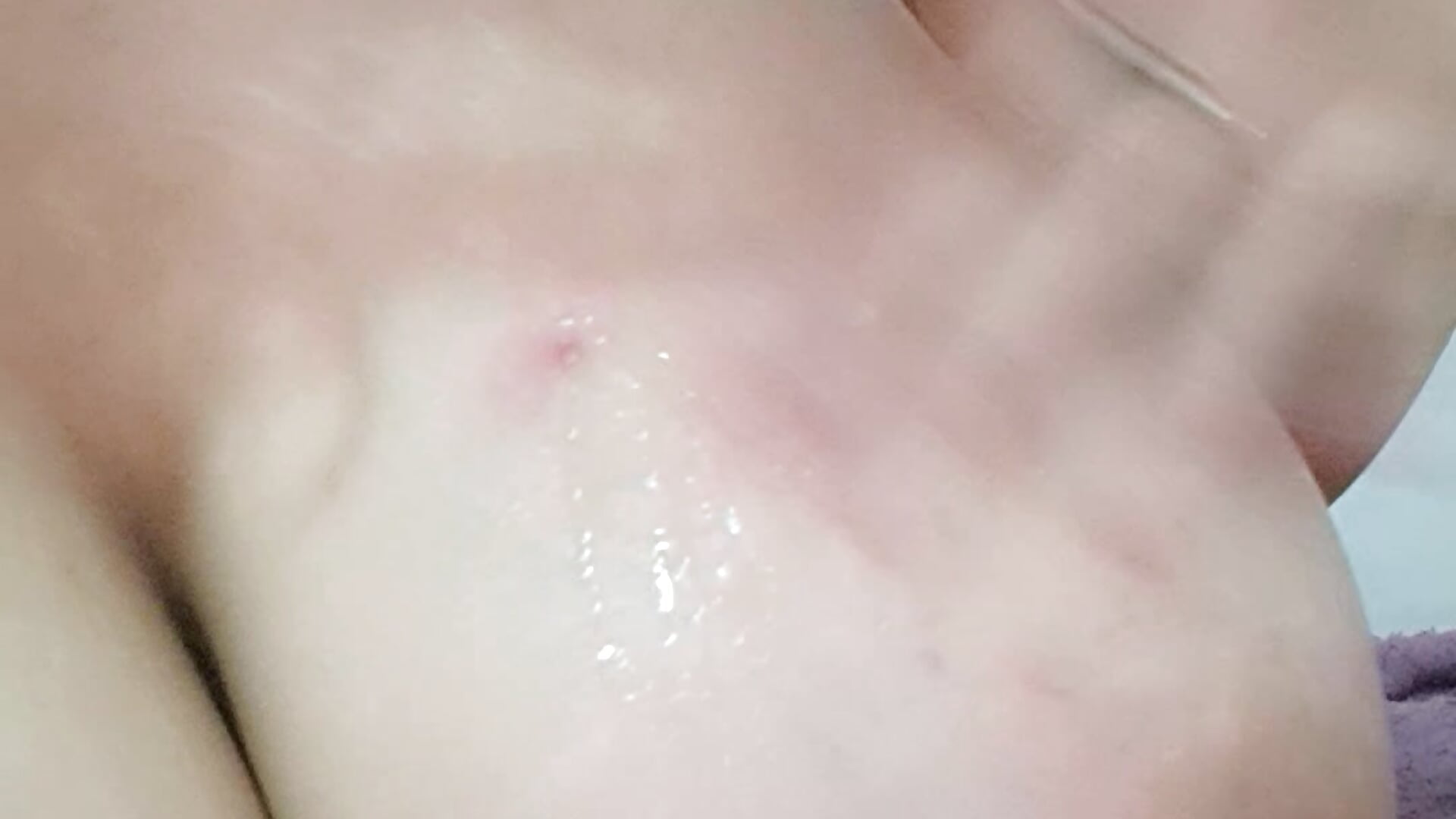 Spit, suck and lick my chest 🍒👅💦💦بصق وأمتص وألعق صدري
