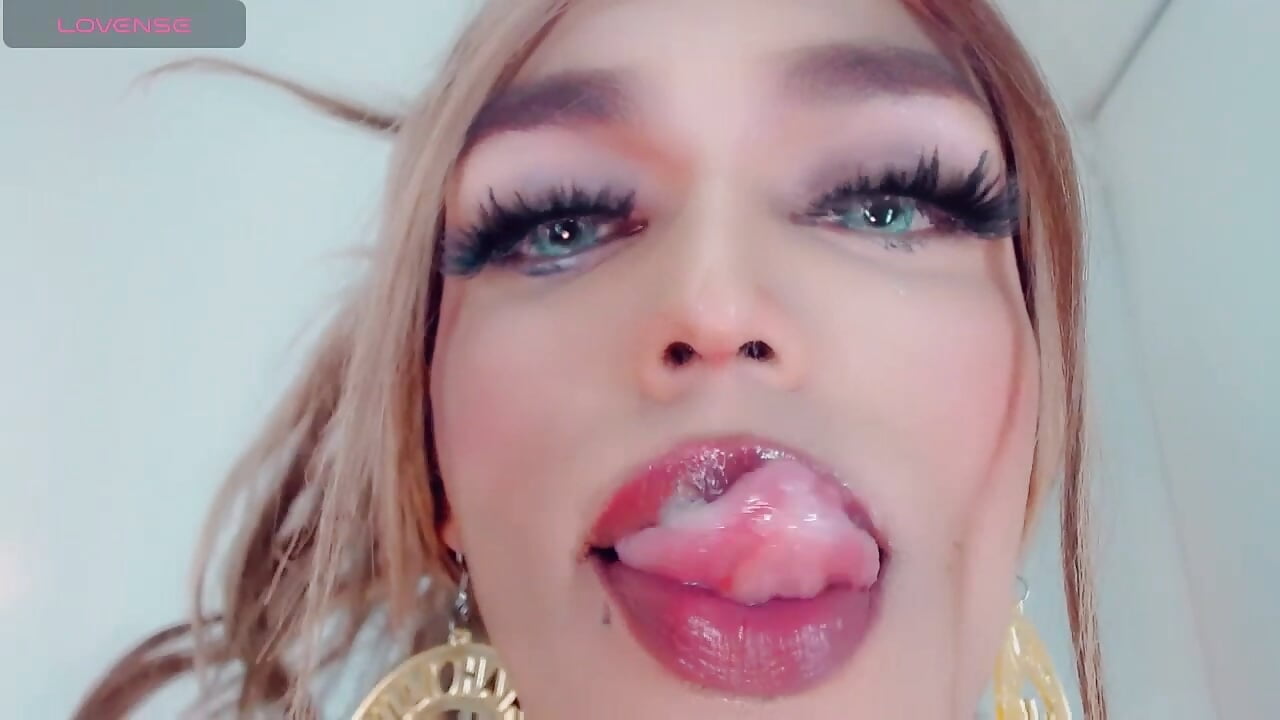 Show of spit and kisses to the camera with my cock - video by Oriana_braom cam model