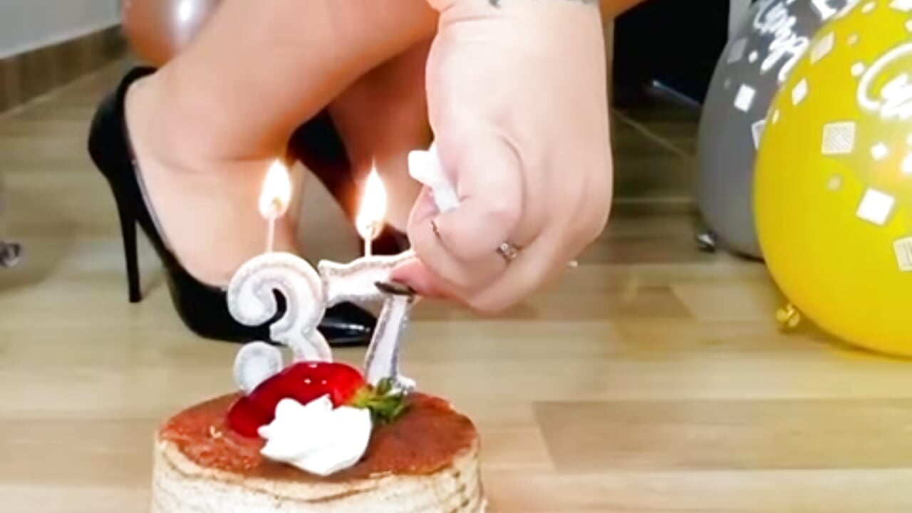 HBD🎉🥂 - video by MaraaSweett cam model